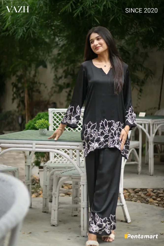 Black Rosétte| Royal Co-ord Set | Ivory Floral Art